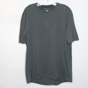 Nike Short Sleeve Breathable Work Out Shirt Medium